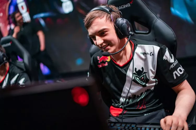 包含EG碾压TSM，ShowMaker完成史诗逆转宿命之战八强赛，成为赛场最大亮点的词条