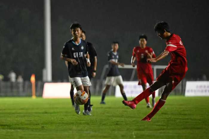 FLY力克CLG，Hanssama拿下关键大龙强强对话2025世界赛，引爆全场热议