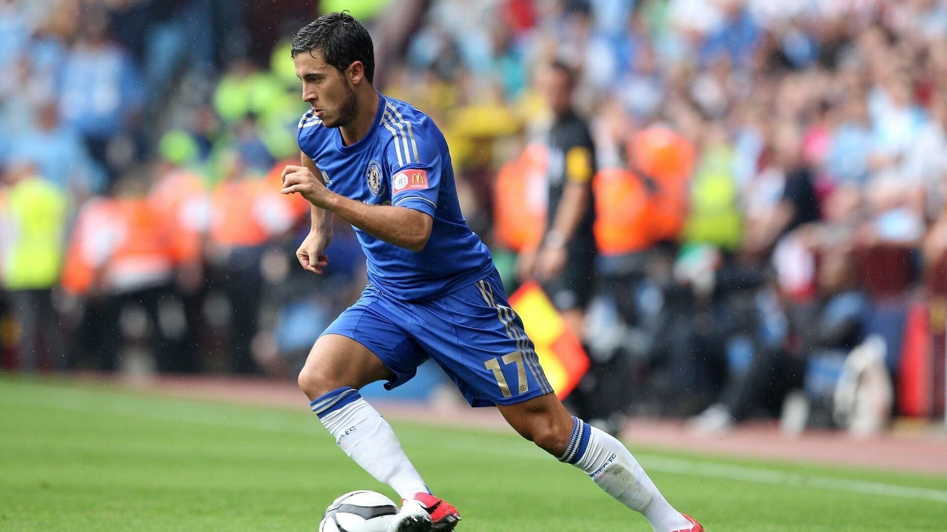 F1年度争冠焦点战，巴西车手惊险击败尼斯，悬念留至最后一刻