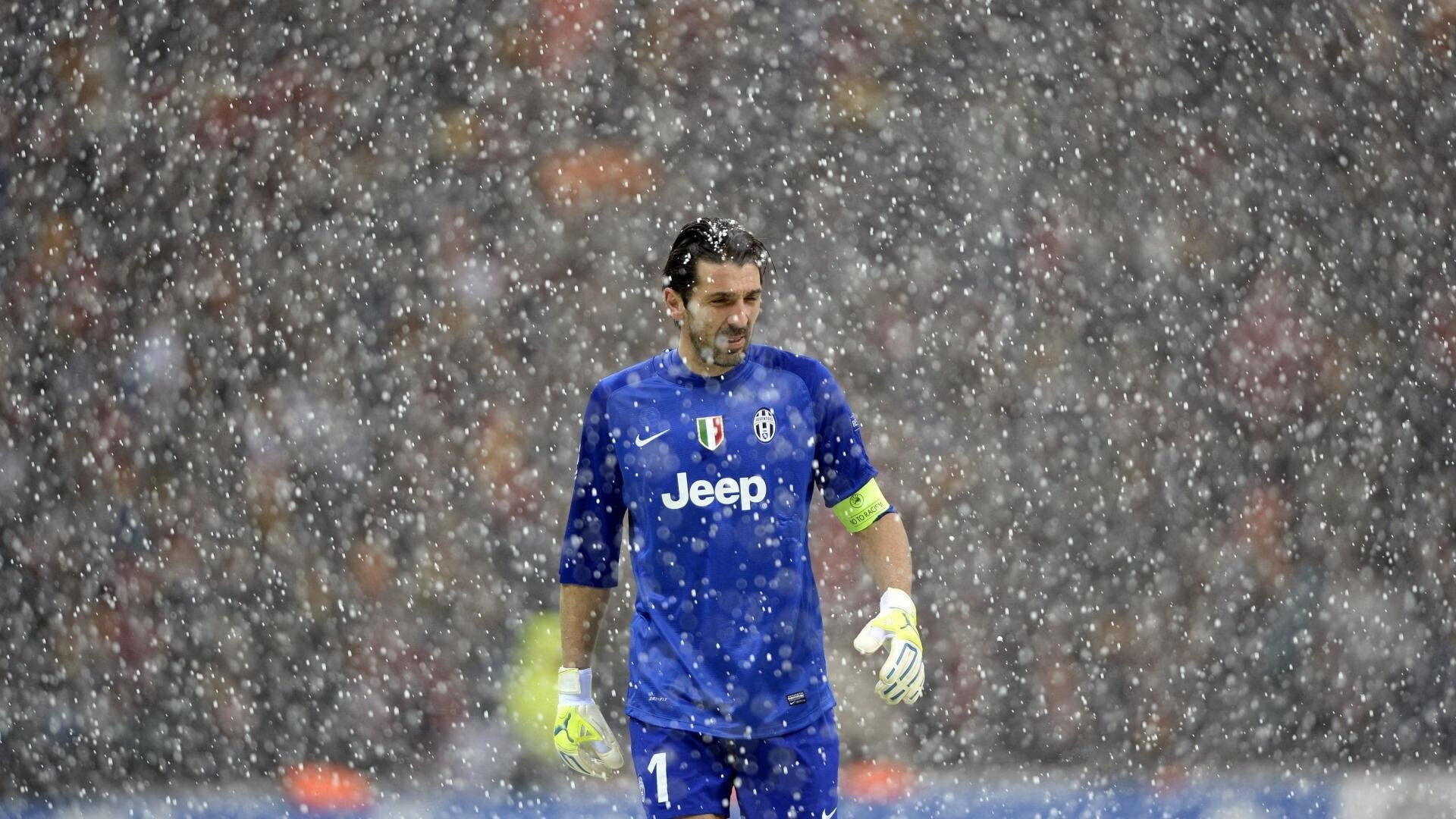 绿茵赛道,当F1遇上足球,那个神秘客凭一脚决胜!