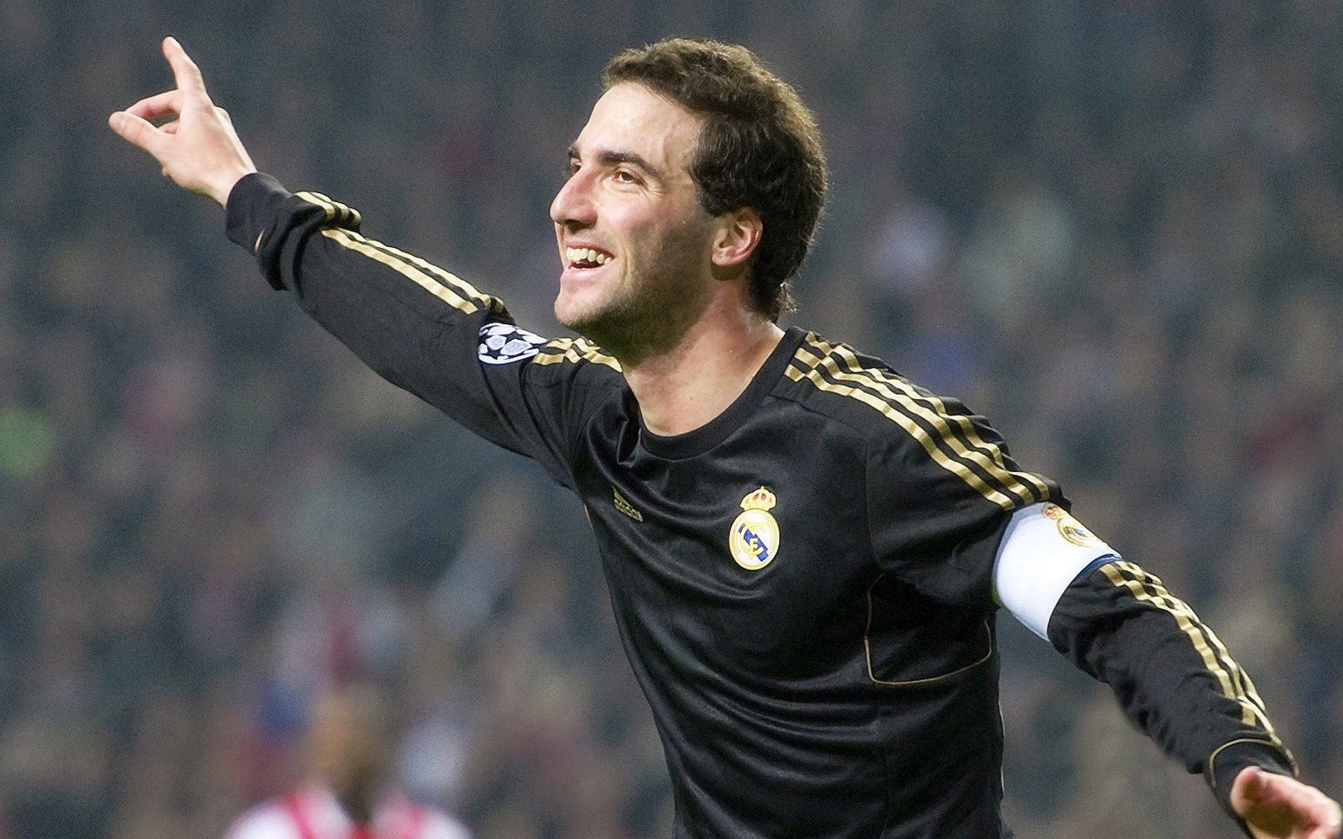 从过人王到锁链侠，欧冠之夜，萨内如何用防守书写新篇章？