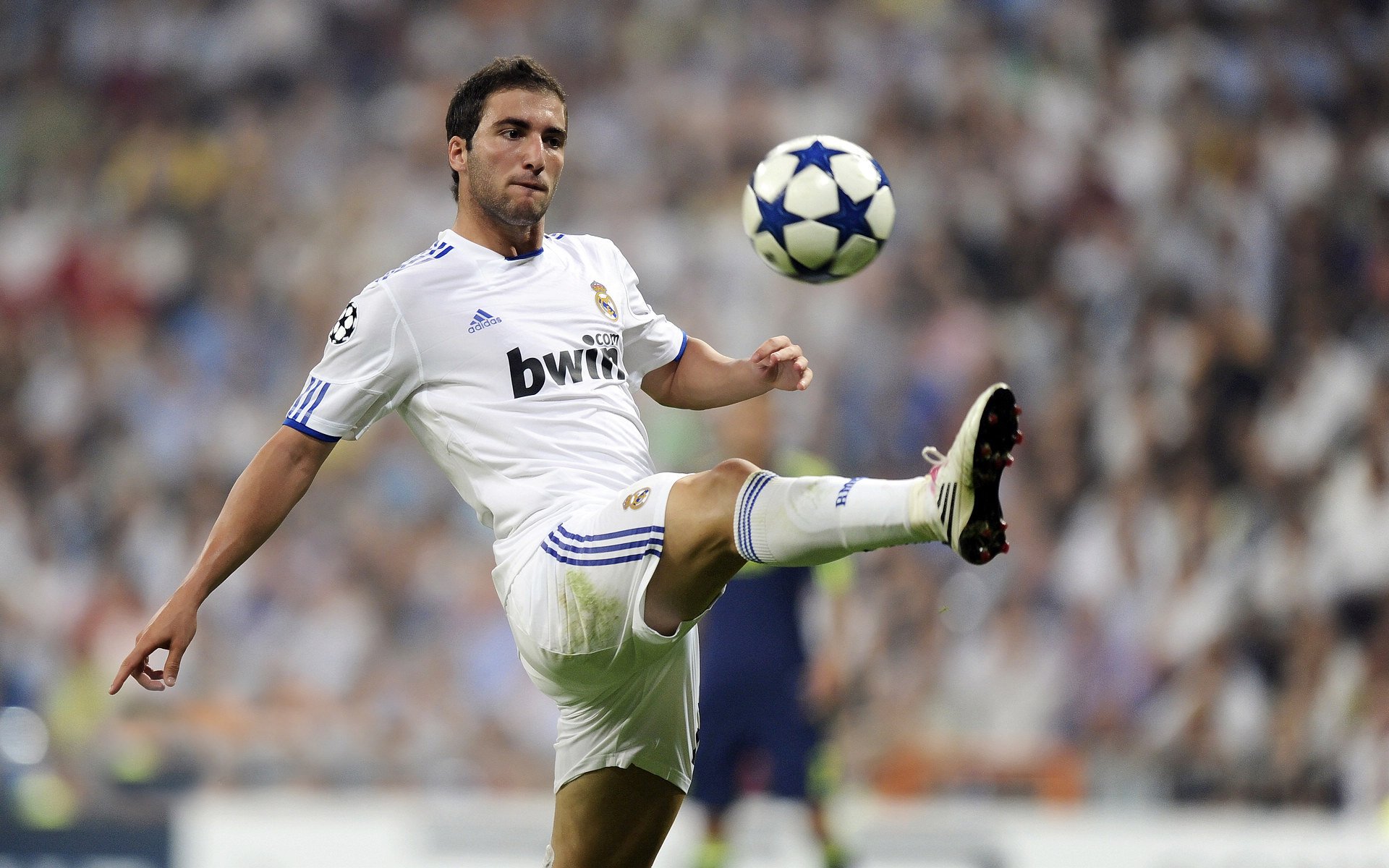 开云平台-复盘英巴之战，巴尔韦德的3次彩虹传球，如何击穿巴拉圭的密集防线？